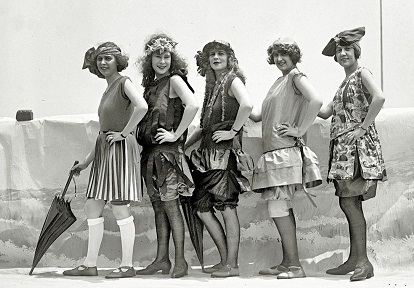 contestants in 1920s bathing beauties competition