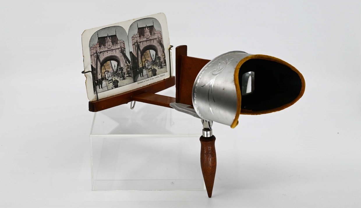 Stereoscope and Stereograph - Village at Black Creek