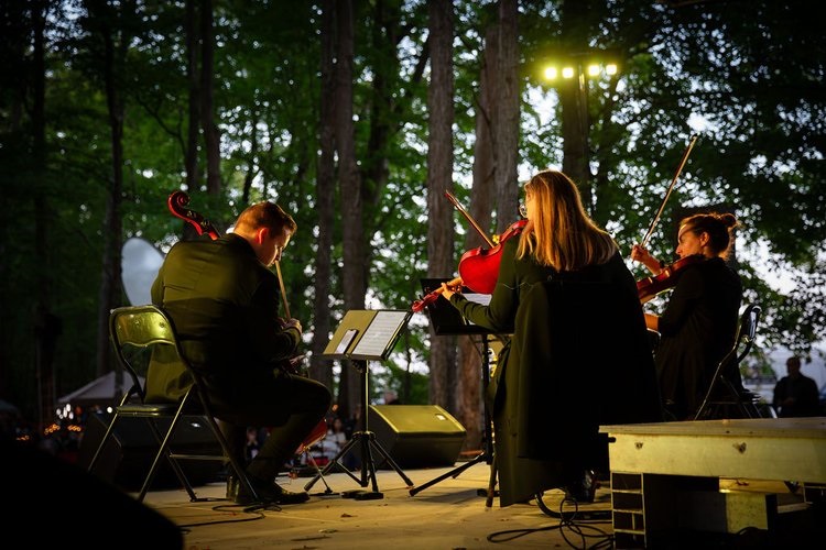 Escape Games & Ghost Walks 19 a string quartet performs at the Enchanta Village event